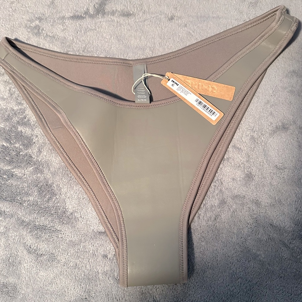 NWT Skims Rubberized Scuba Swim Tanga Bikini Bottom Color Gray Chalk - XL - Picture 4 of 5